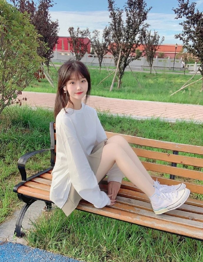 《姐姐当家2》再引热议，冉莹颖成焦点，观众热议节目选人标准